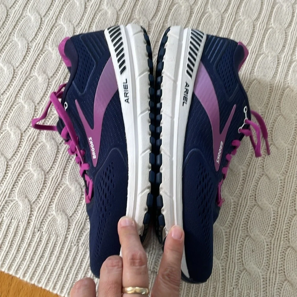 Brooks Ariel '20 8W road-running model Peacoat/Vivid Viola/White high stability